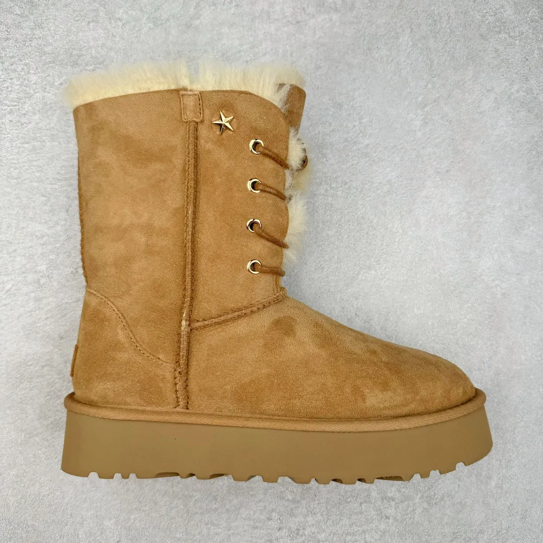 Pick up locally 💰600 UGG 1696 goddess style autumn and winter sheepskin and fur integrated snow boots. All shoes are made from the same factory as ZP. Longfeng A-grade Australian imported sheepskin and fur integrated women's boots. Brand OEM production line. Fully follow the ZP process. OEM original pattern maker. Adhering to the principle of no original shoes and no development selection. Pay attention to every detail. The most authentic version on the market TREADLITE "Light Wing" technology outsole Lightweight/durable/flexible/pile size: 35 36 37 38 39 40 Coding: by3936010